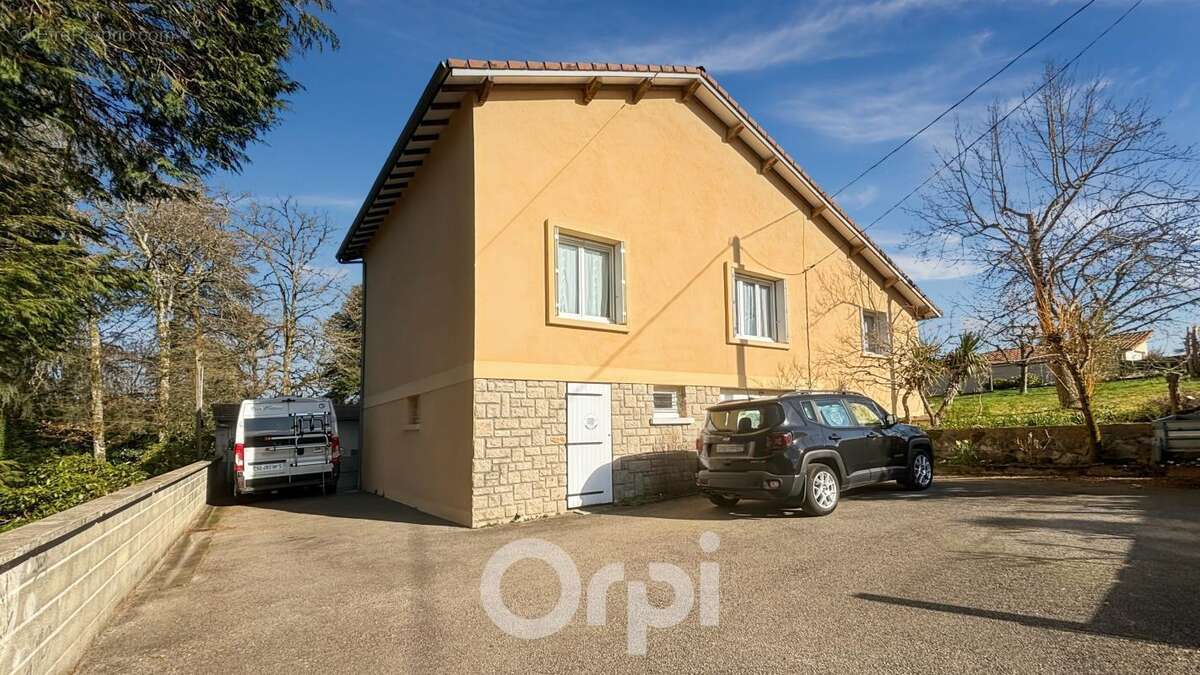 Maison à AMBAZAC