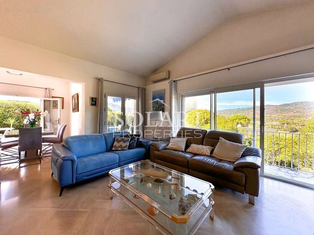 Maison à MANDELIEU-LA-NAPOULE