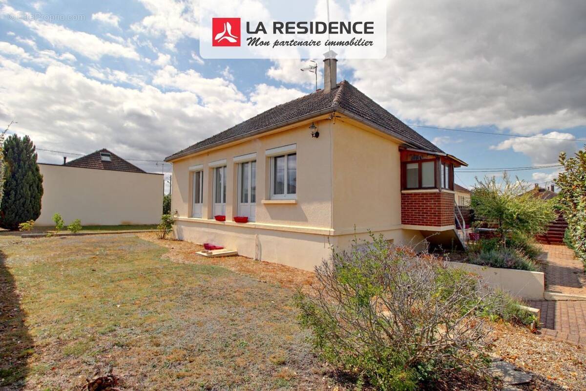 Maison à COURCELLES-SUR-SEINE