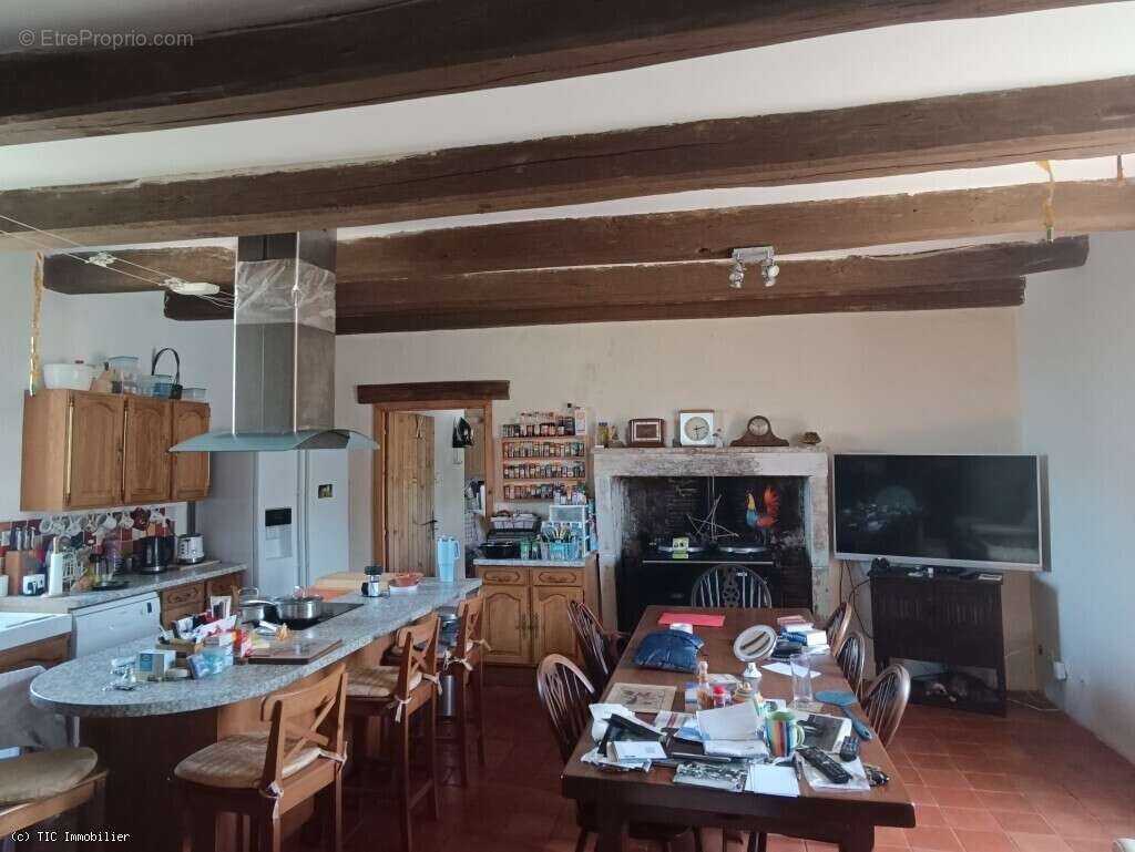 Superbe Longère avec Piscine, Belles Vues, Annexe et Dépendances - photo 10