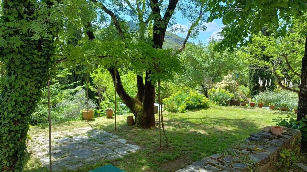 Maison à SAINT-ETIENNE-ESTRECHOUX