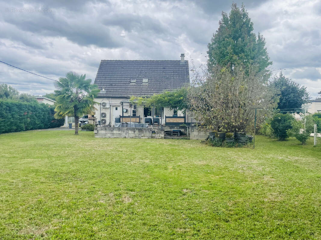 Maison à SAINT-PANTALEON-DE-LARCHE