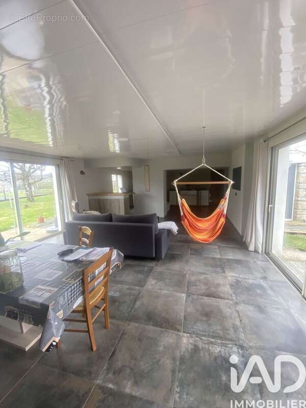 Maison 241 m² à Montaignac-Saint-Hippolyte  - photo 8