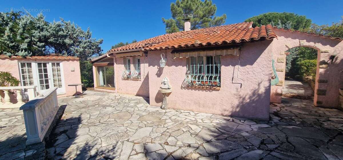 Autre à ROQUEBRUNE-SUR-ARGENS