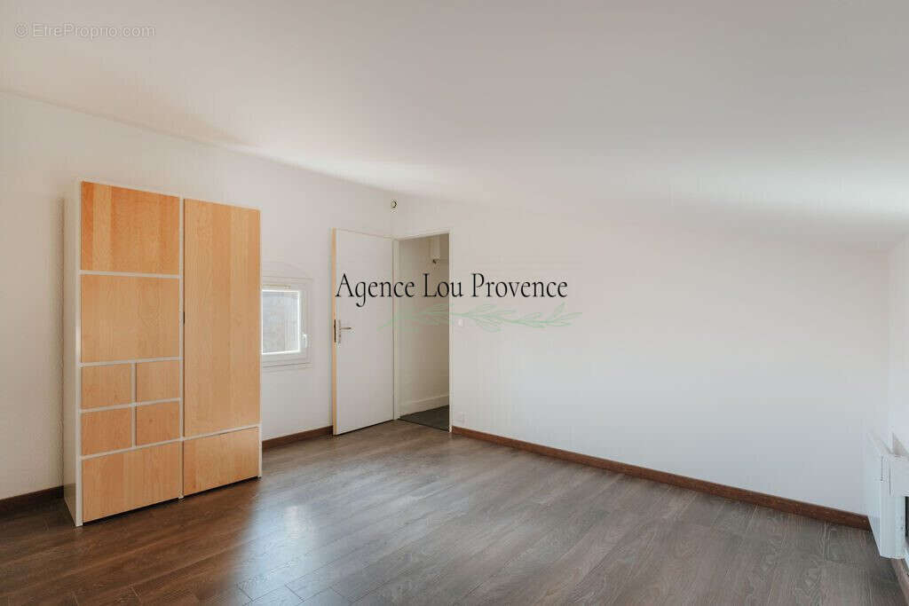 Appartement 69 m² à Eyguieres  - photo 2