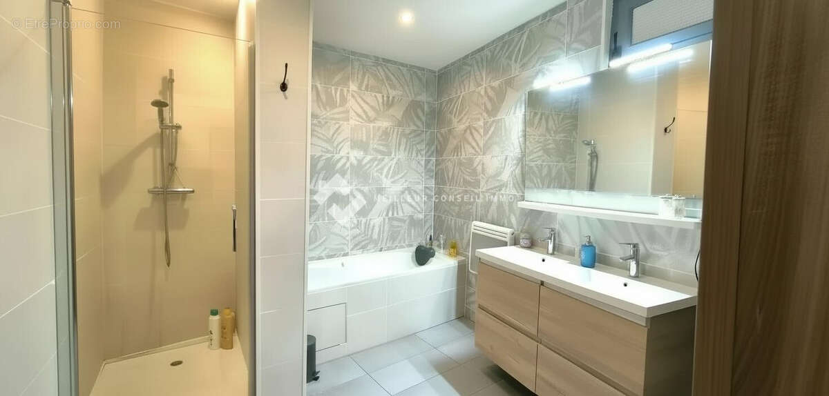 Maison 170 m² à Saint-Laurent-De-La-Salanque  - photo 7