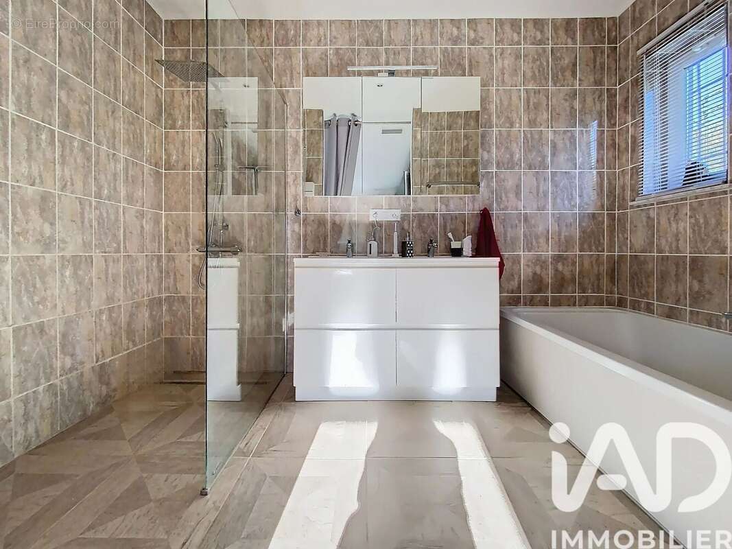 Maison 207 m² à La Cassagne  - photo 8