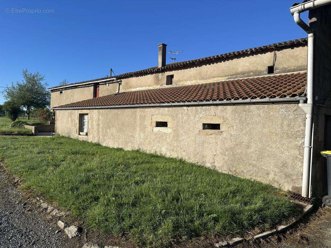 Maison à SAINT-MACAIRE-EN-MAUGES
