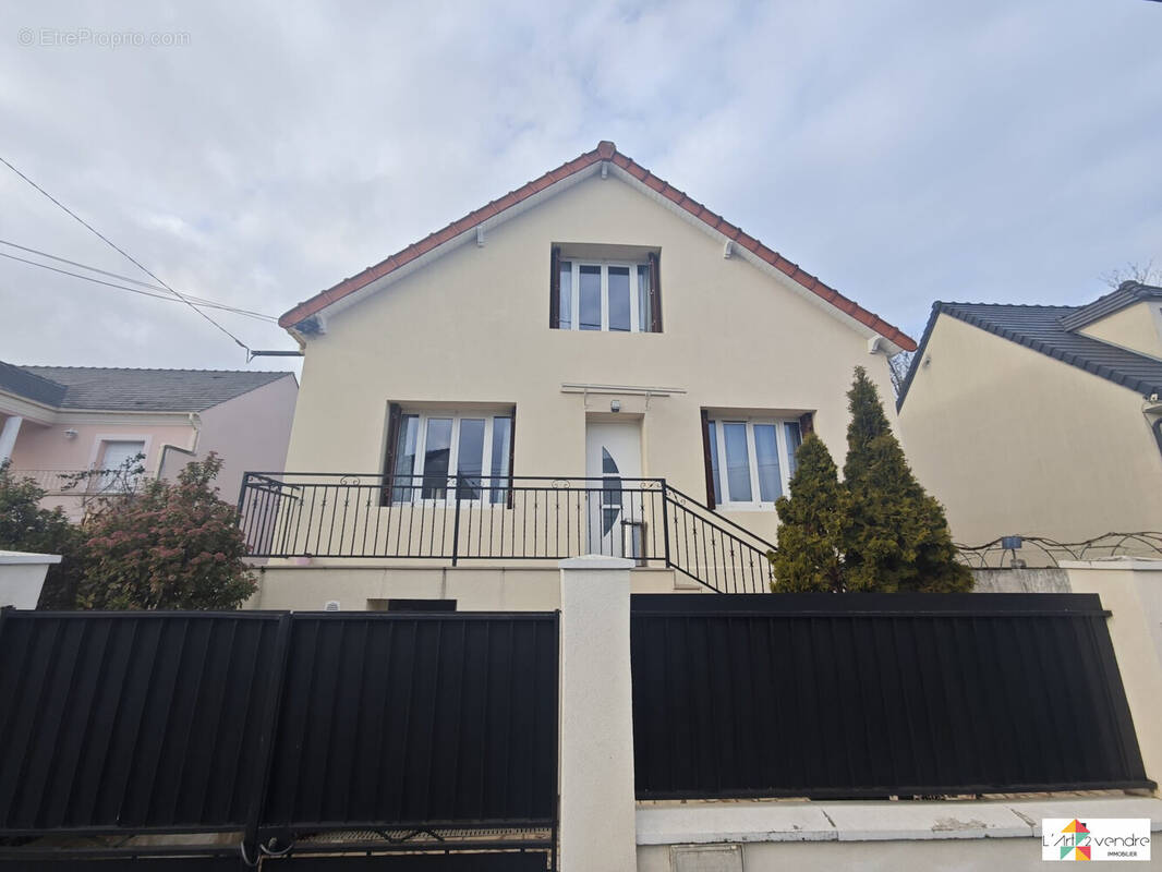 Maison à PONTAULT-COMBAULT