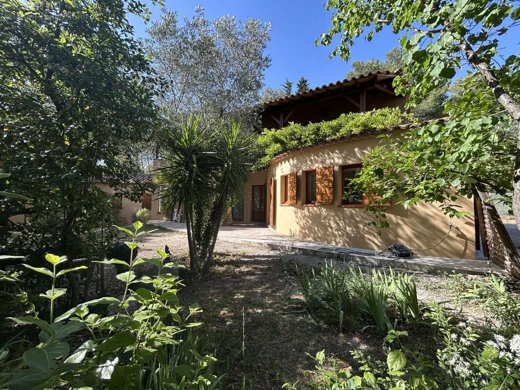 Maison 255 m² à Saint-Vincent-De-Barbeyrargues  - photo 9