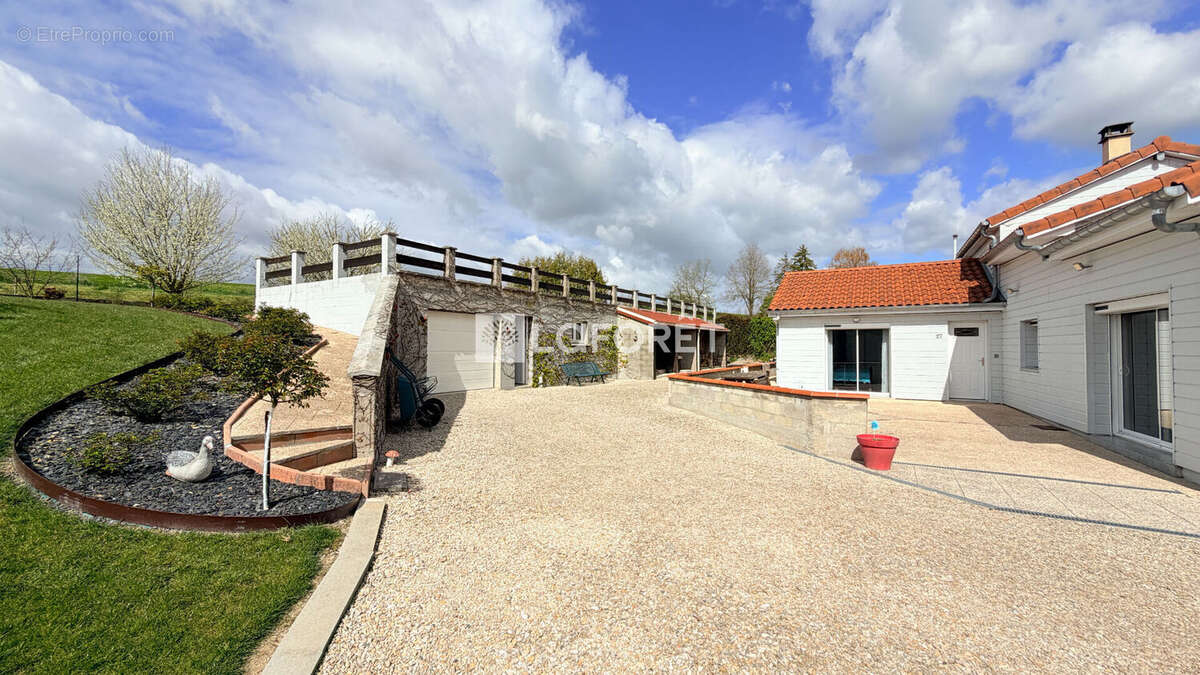 Maison à DOMMARTIN-VARIMONT