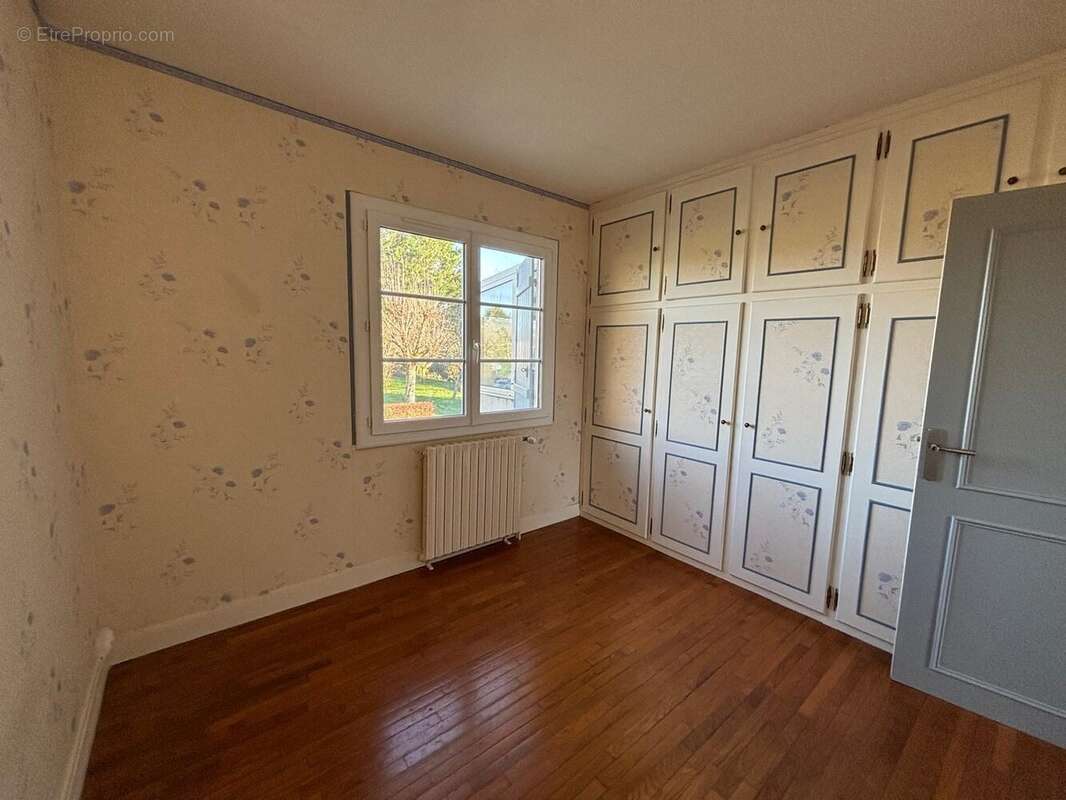 Maison à SAINT-PARIZE-LE-CHATEL