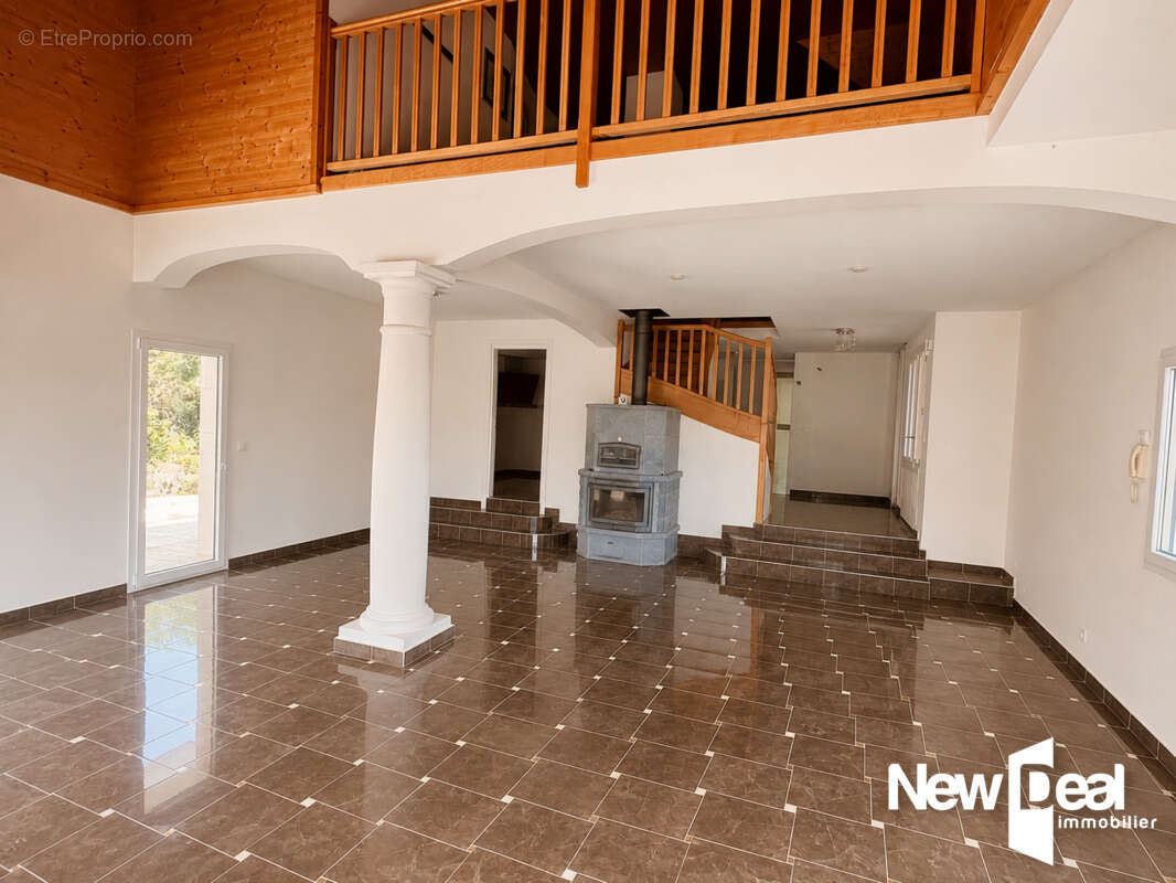 Exclusivite vallon du jour, maison de type 6 de 190 m2  habitables avec piscine edifiee sur 1159 m2 en impasse - photo 10