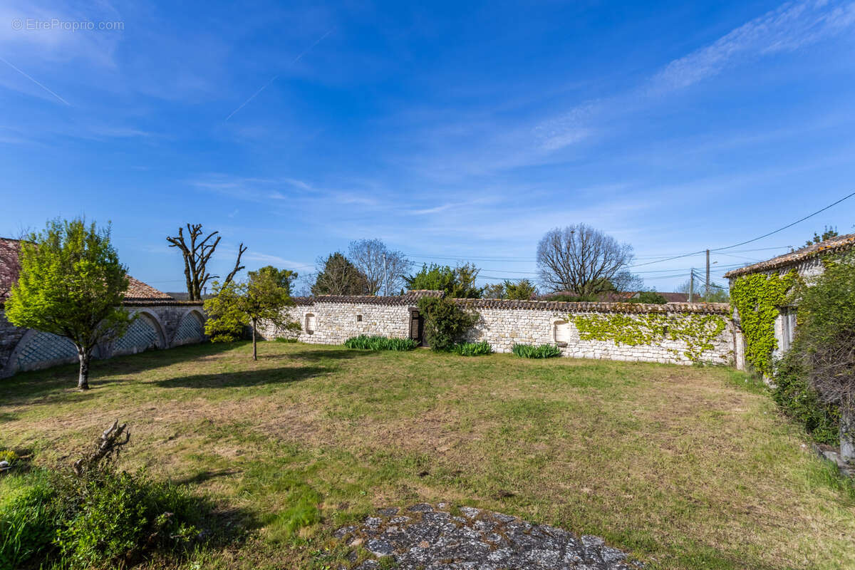 Maison de campagne avec deuxième maison à rénover - photo 3