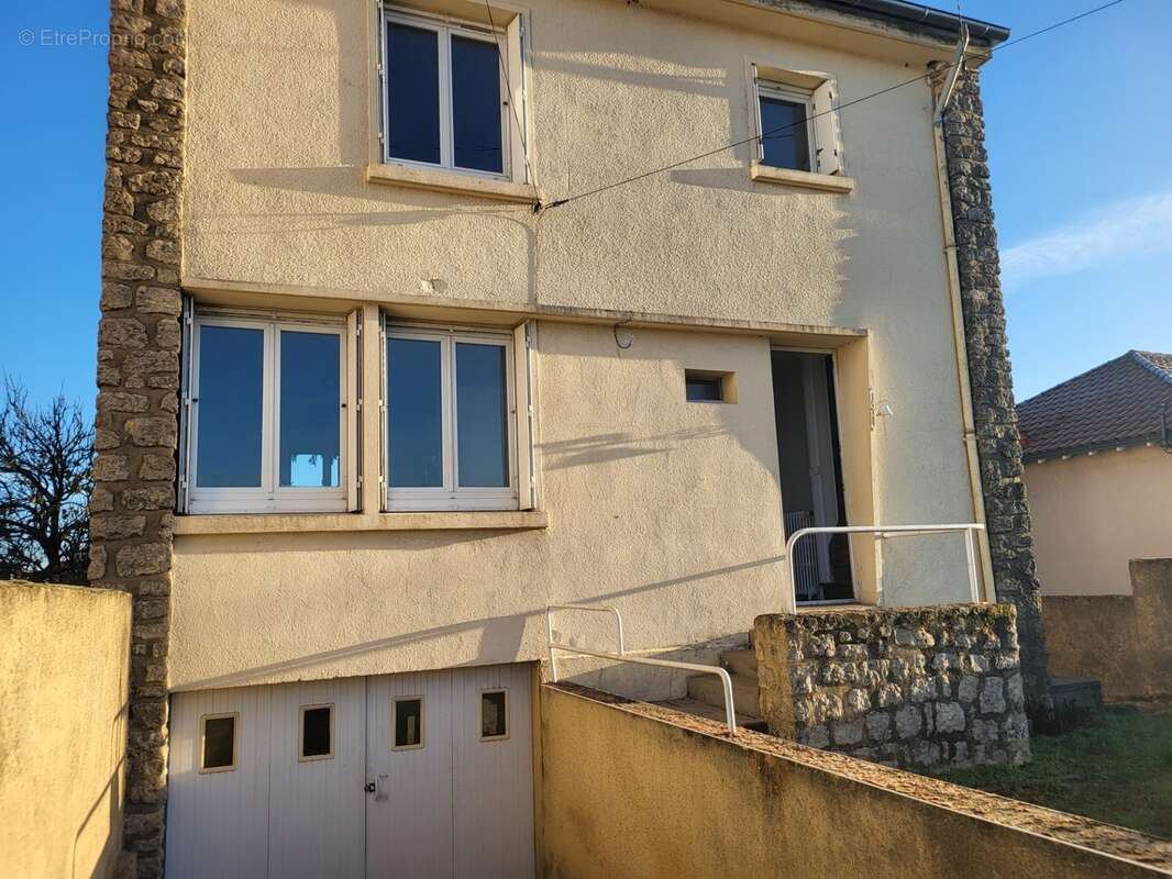 Maison à vendre 4 pièces THOUARS (79) TERRAIN 420 m² - photo 2