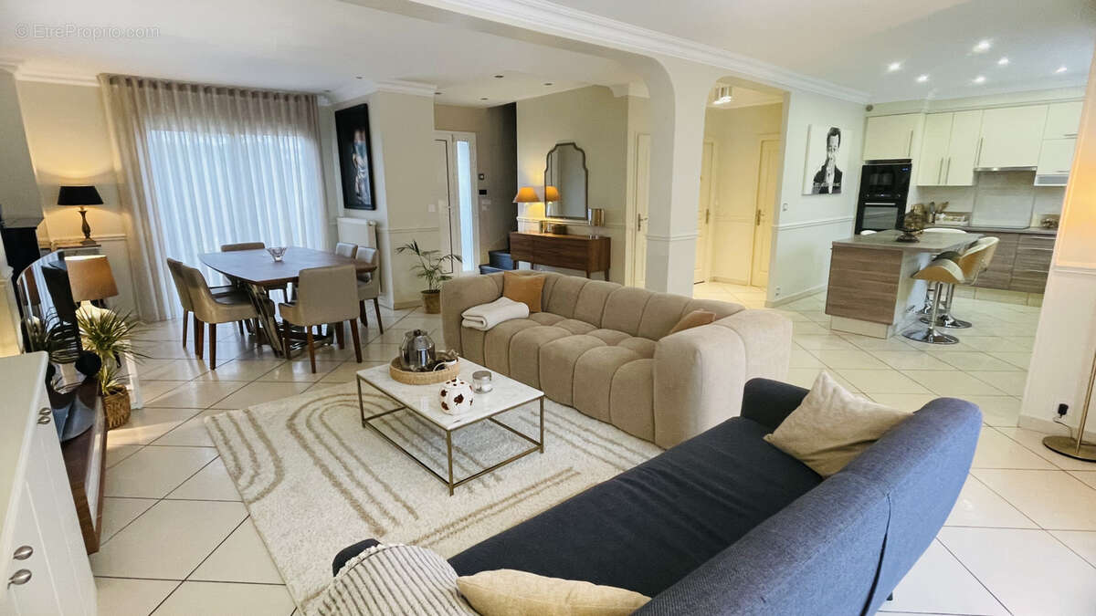 Maison à SAVIGNY-SUR-ORGE