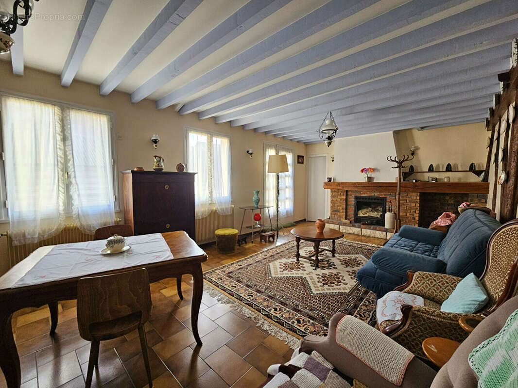 Maison à LA NEUVILLE-CHANT-D'OISEL