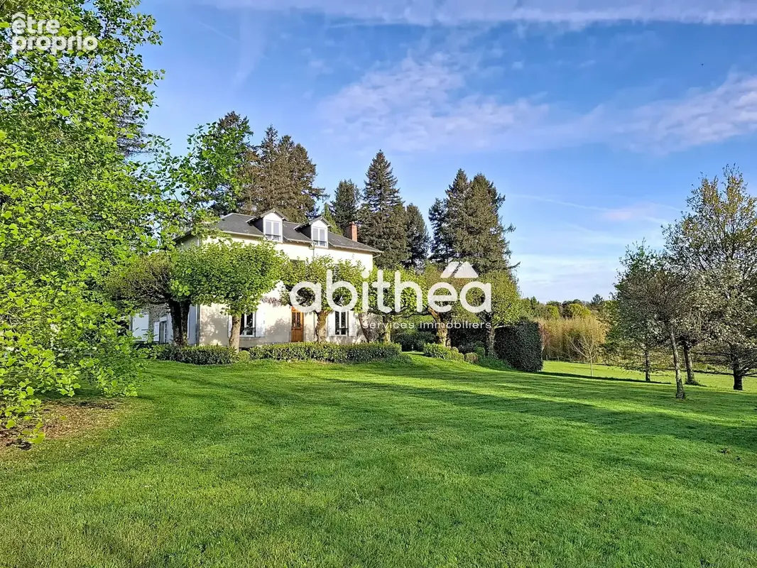 Propriété de 239 m2, sur 2,5 ha de terres et bois. - photo 2