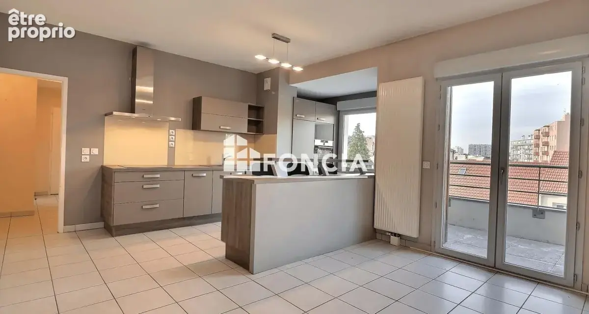 Appartement à SAINT-ETIENNE