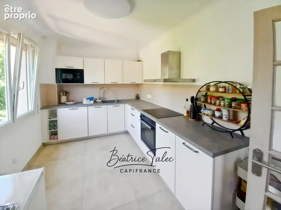 Appartement t4 110 m² entièrement rénové – vues panoramiques sainte-victoire & mont aurélien - jardin - parkings - photo 5