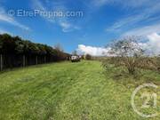 Terrain à FOISSY-SUR-VANNE