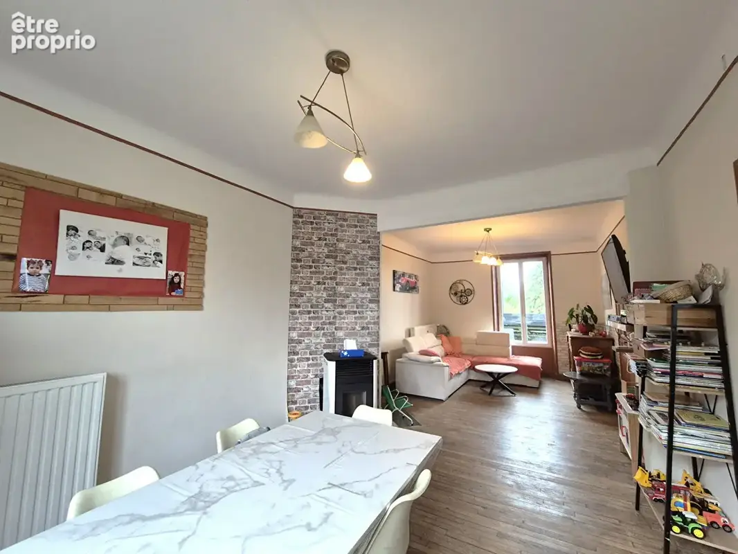 CORRÈZE. BUGEAT. Maison économe en énergie comprenant 4 chambres, un sous-sol et 2 petites dépendances, avec un terrain plat de  - photo 7