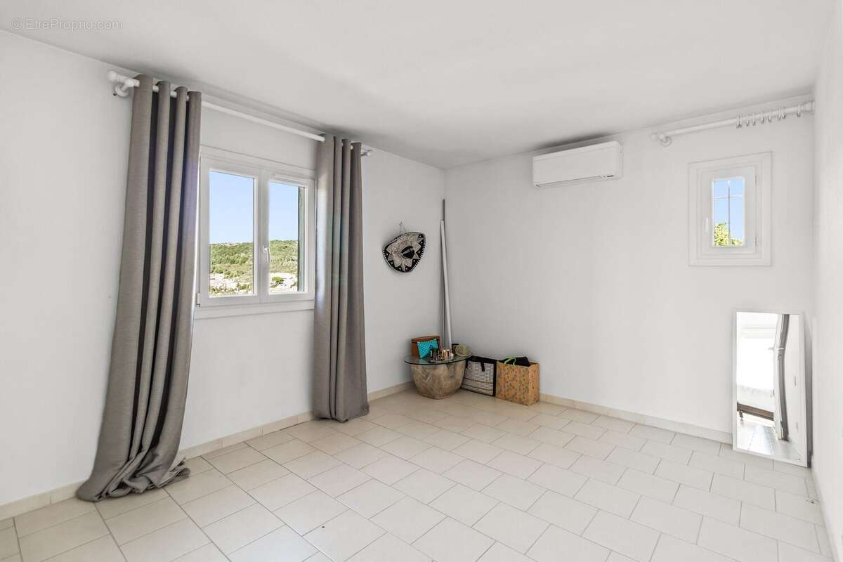 Maison 178 m² à La Turbie  - photo 2