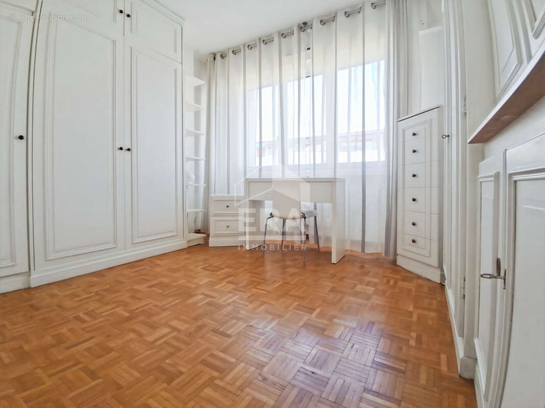 Appartement à MARSEILLE-4E