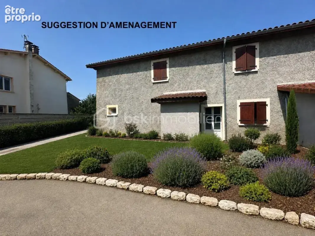 Maison mitoyenne avec jardin et dépendances – Fort potentiel – Pusignan - photo 17