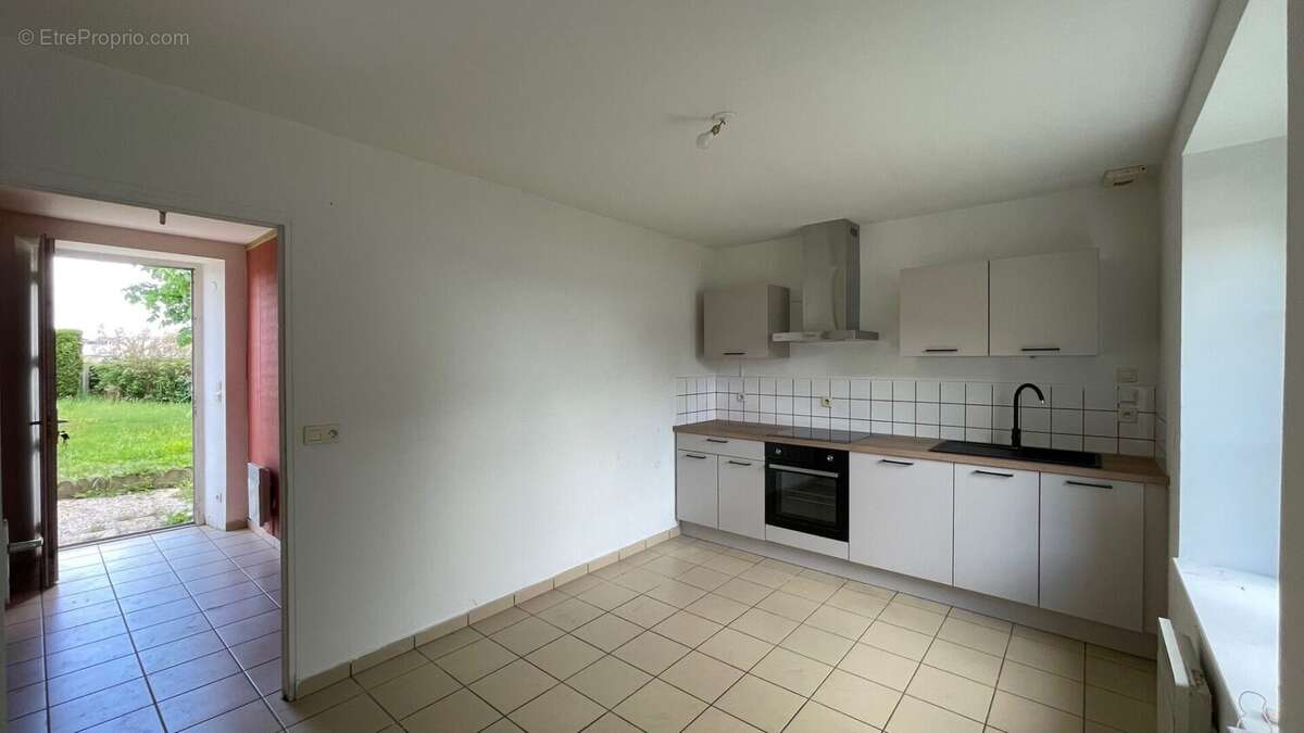 Maison à SAINT-FRAIMBAULT-DE-PRIERES