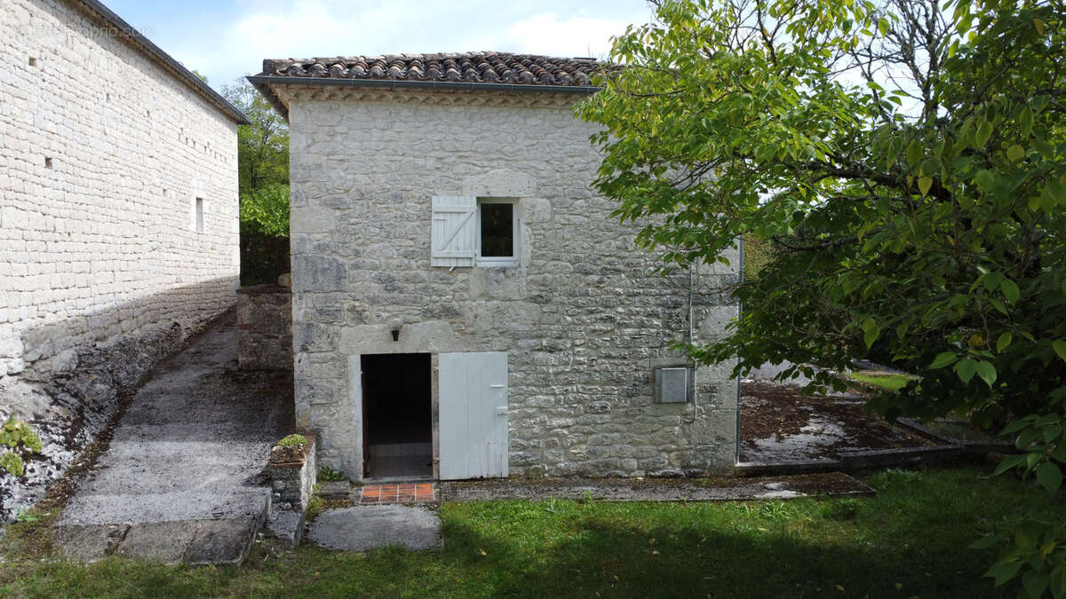 Maison à MONTAIGU-DE-QUERCY