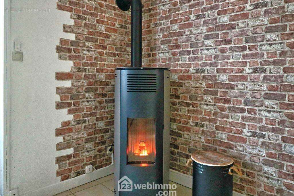 Équipé d&#039;un poêle à granulés, - Maison à CIVRAY