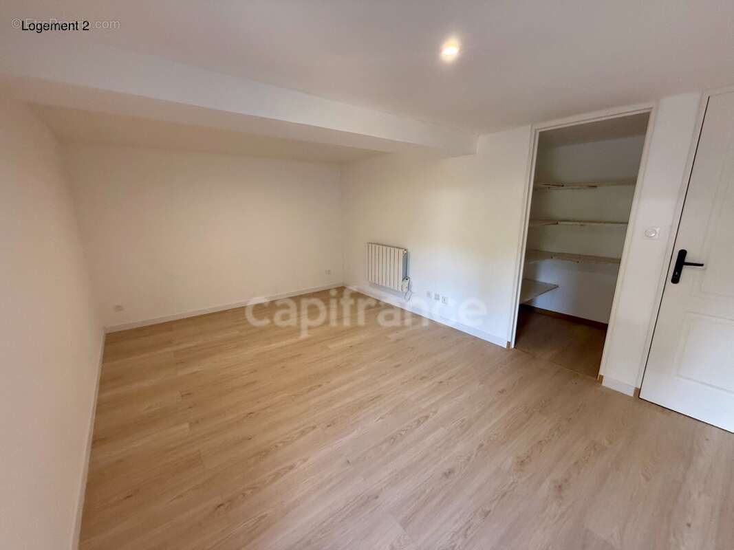 Maison avec deux logements indépendants : une opportunité rare pour habiter, investir ou réunir plusieurs générations - photo 15