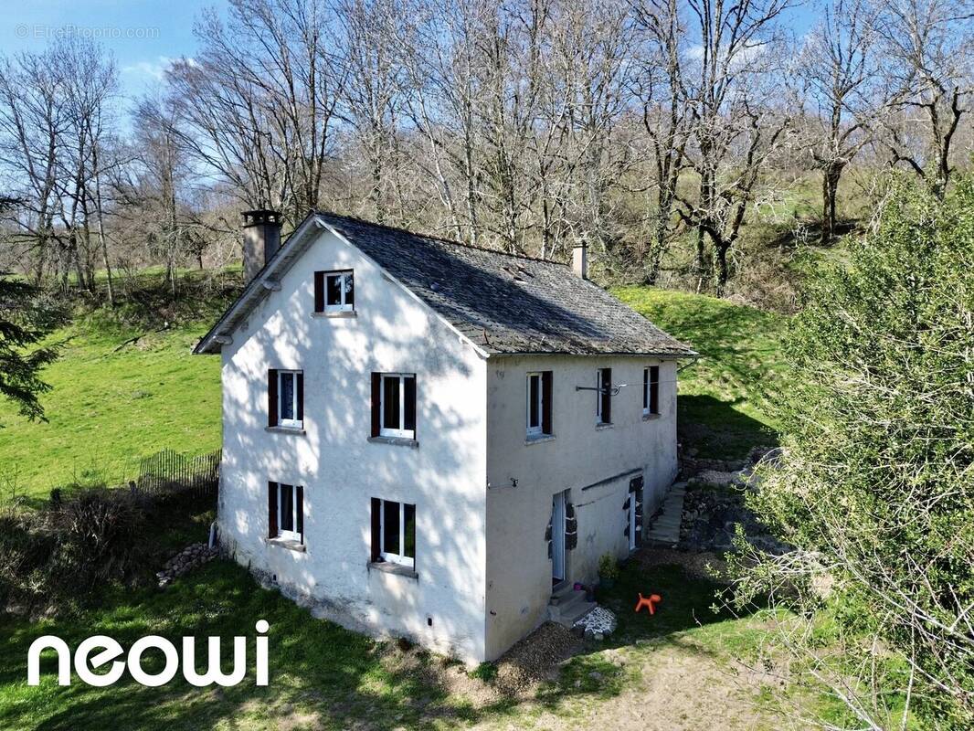 Maison à POLMINHAC