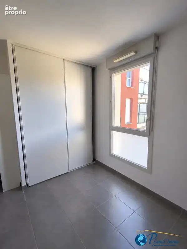 Pierre-Bénite   T3 de 64 m2 avec balcon et deux stationnements en sous-sol - photo 8