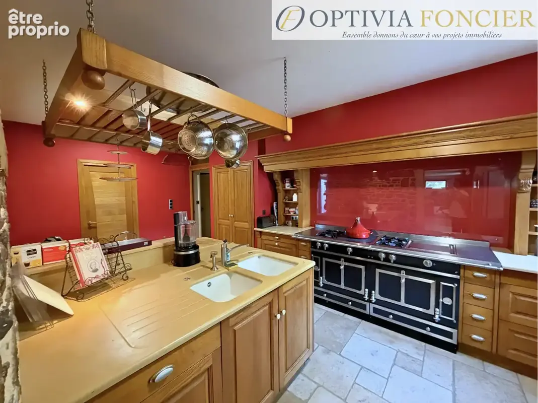 Propriété T7 395 m2 - 6 300 m2 de terrain - 5 garages - Piscine intérieure chauffée - photo 9