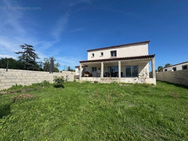 Maison à SAINT-HILAIRE-DE-BRETHMAS