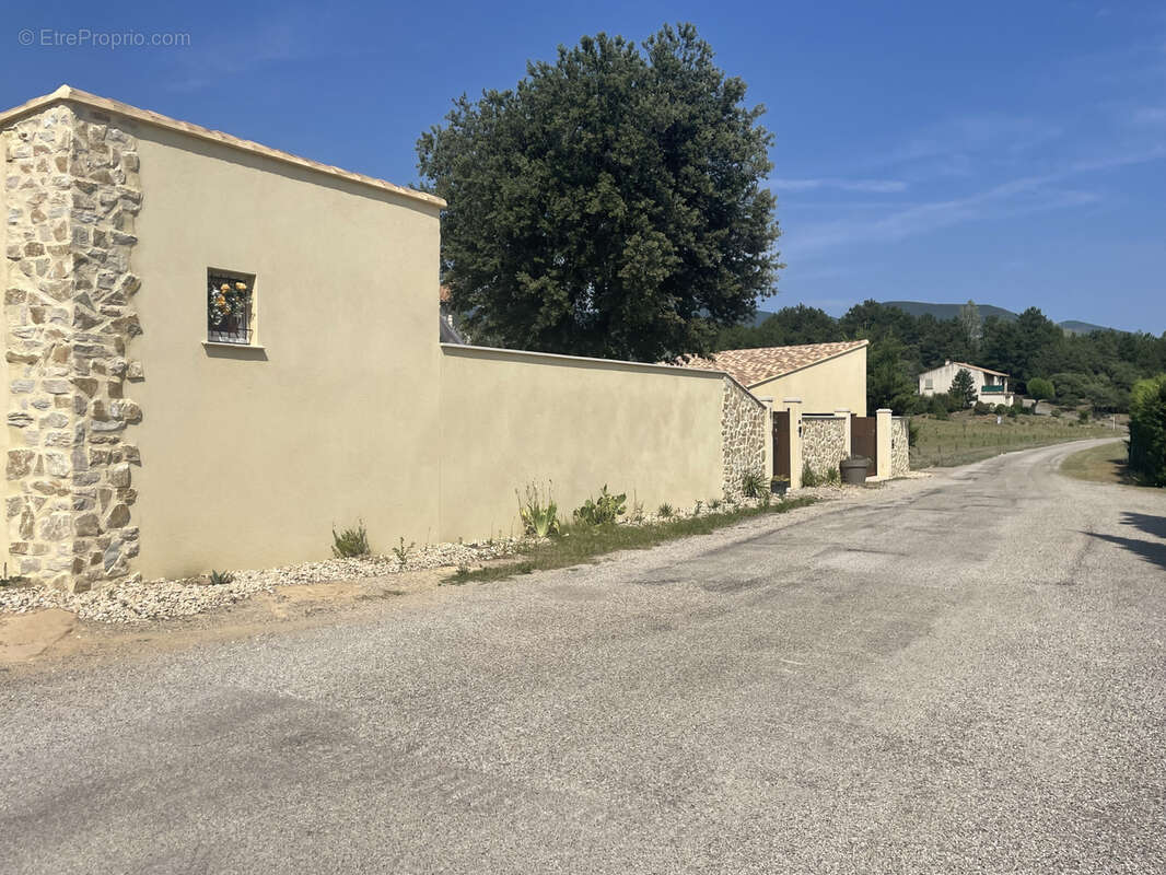 Maison à SAINT-PANTALEON-LES-VIGNES
