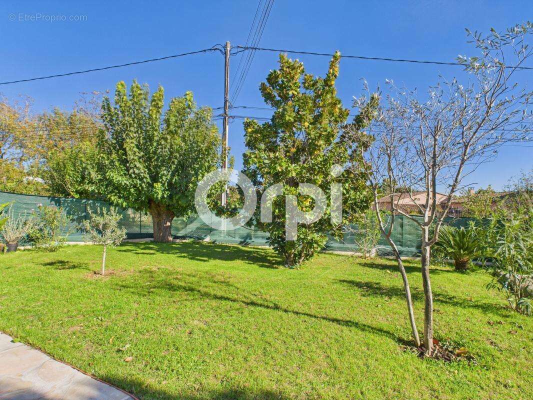 Maison à TOURRETTES