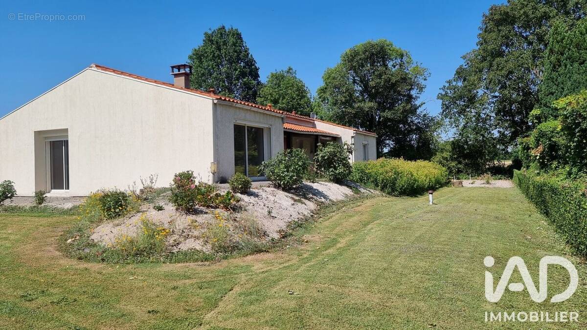 Photo 1 - Maison à AIGREFEUILLE-D'AUNIS