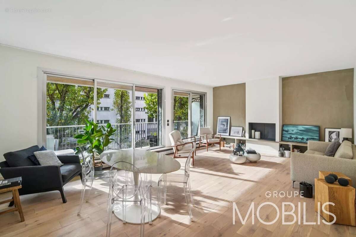 Appartement à PARIS-16E