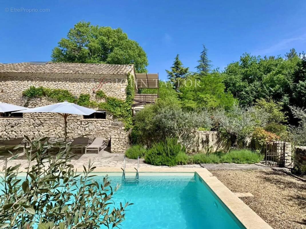 Maison à GORDES