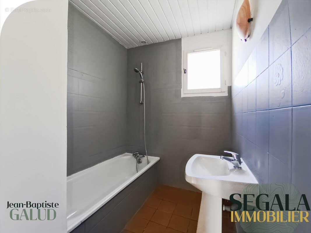 Maison à MIRANDOL-BOURGNOUNAC