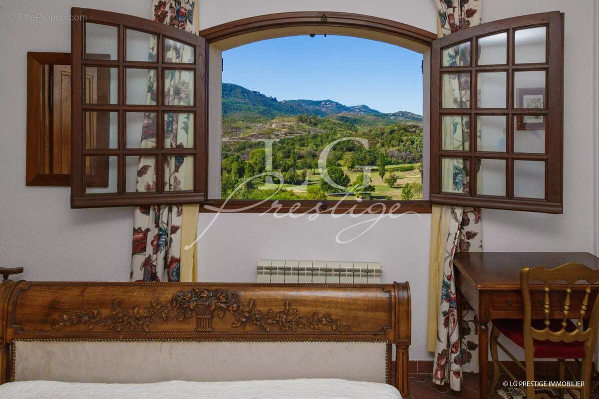 Maison à MANDELIEU-LA-NAPOULE