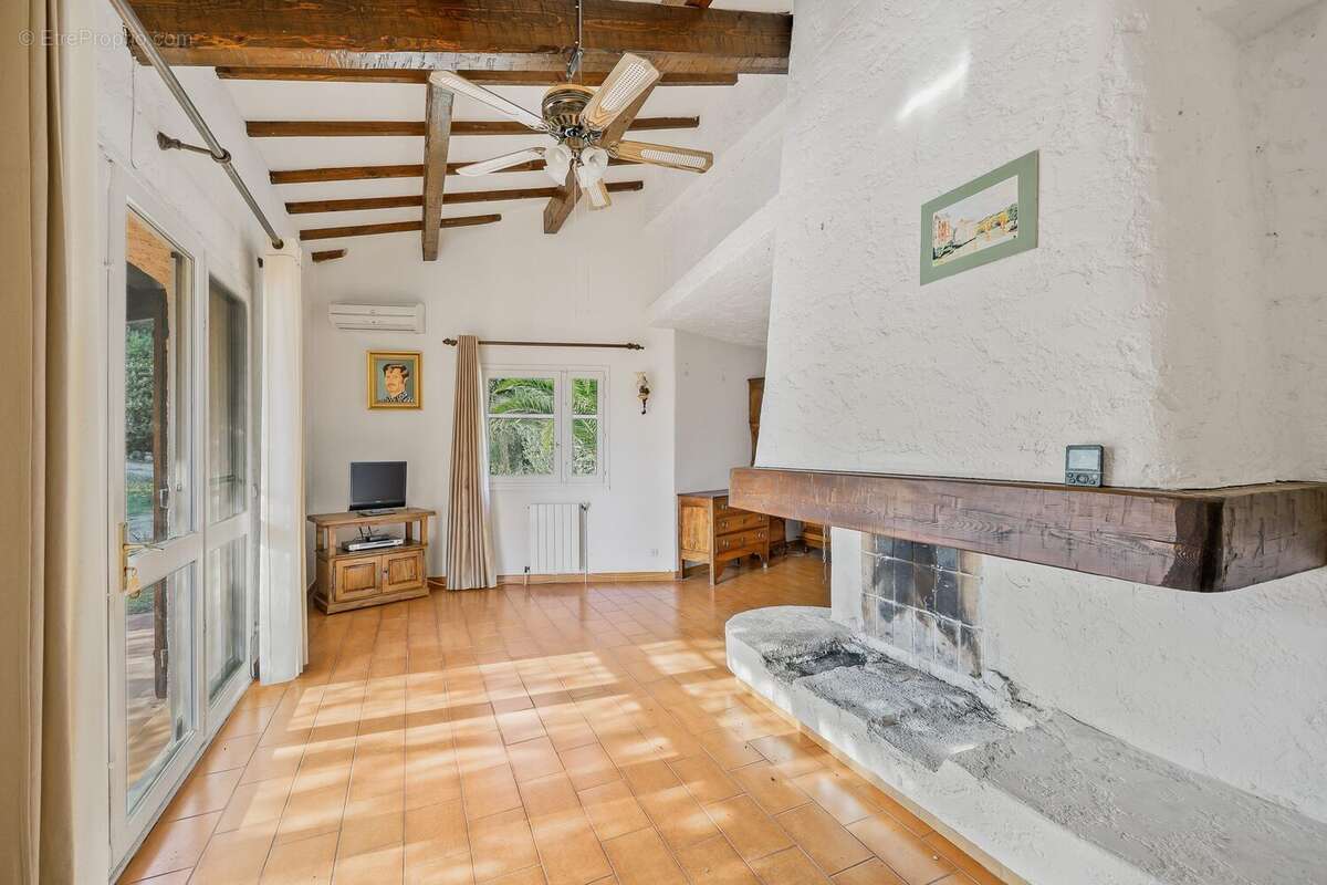 Maison à MEOUNES-LES-MONTRIEUX