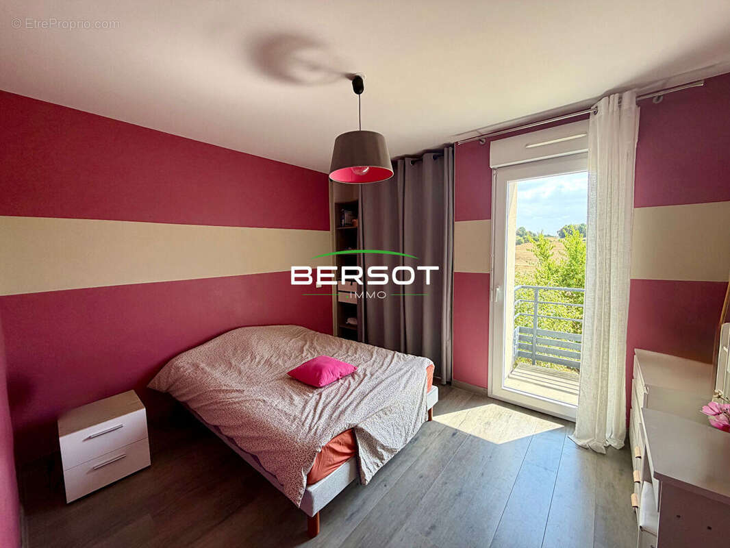 EXCLUSIVITÉ BERSOT IMMOBILIER - Villa contemporaine 145 m² avec 3 chambres, bureau, terrain de 946 m² et vue dégagée - photo 15