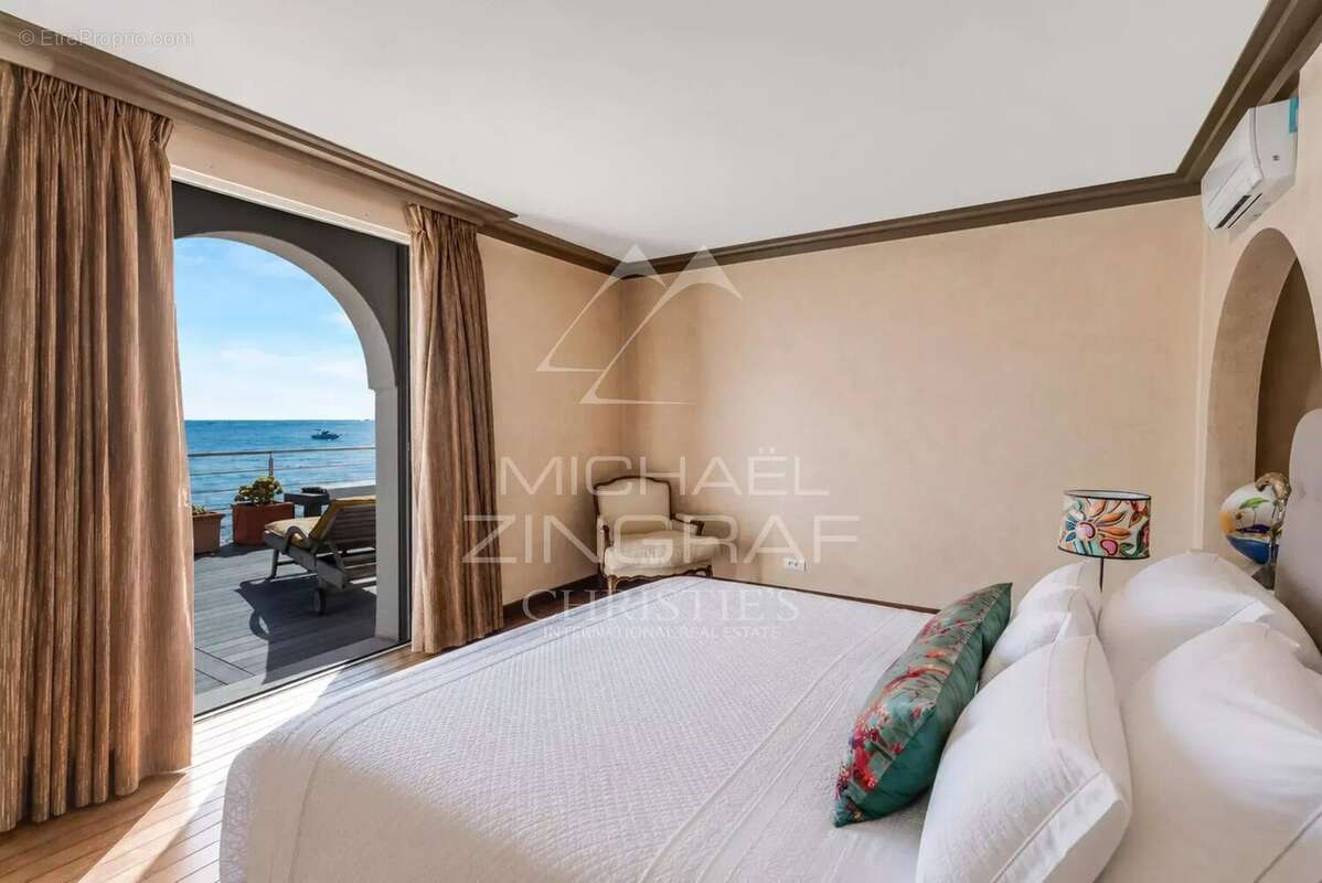 Villa pieds dans l'eau entre Cannes et Saint Tropez - EXCLUSIVITE - photo 10