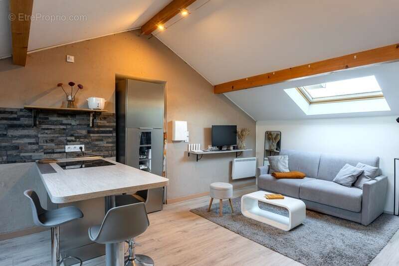 Maison à CESSY