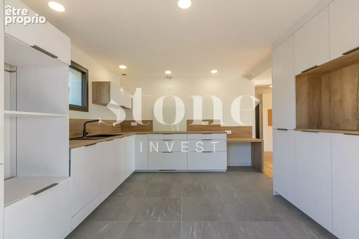 T6 duplex de 217 m² rénové avec garage et jardin privatif de 400 m² . - photo 3