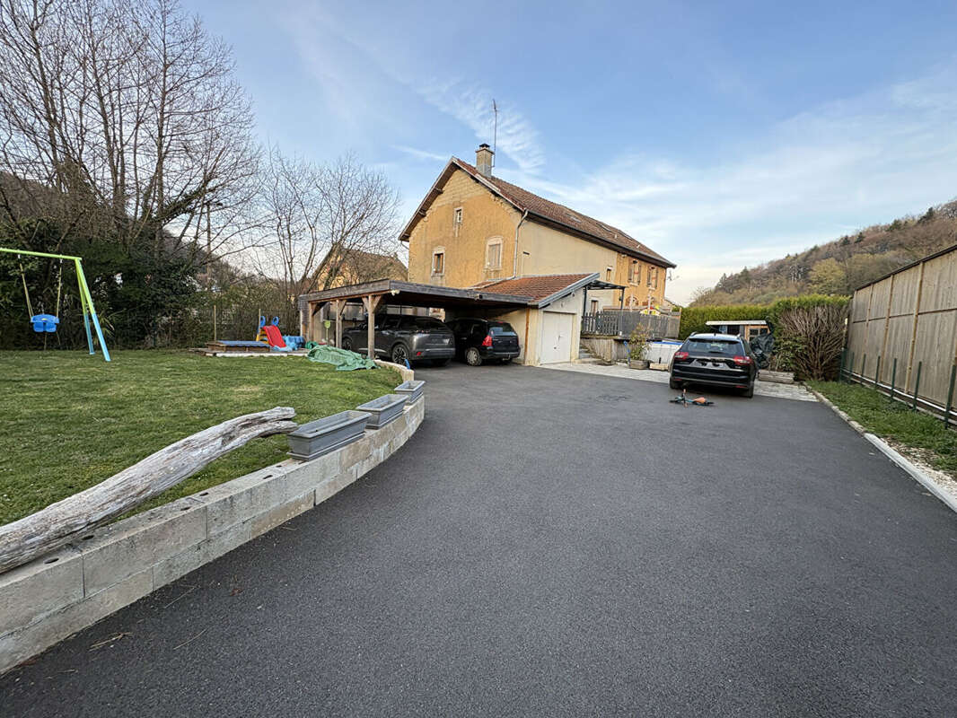 Maison à PONT-DE-ROIDE